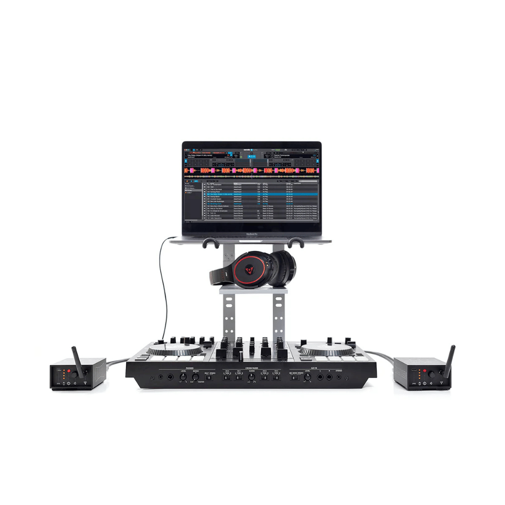 Dani SKAA with headphones and macnook